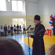 1 сентября - День знаний. Линейка в школе с. Весь