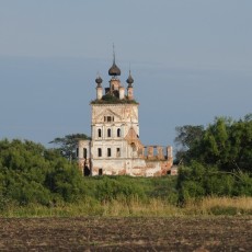 Праздничный молебен у Троицкого приписного храма в селе Весь